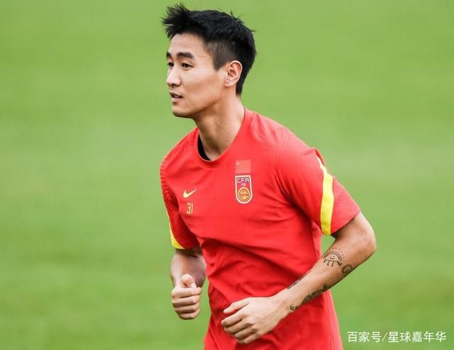 电影告知我们台北与传统及大陆上的现代中国城市以及台北的文化和历史风格与其他东亚城市之不同一沿着交通要道两旁迅速成长的建筑物变成了台北的主要形式范畴，公寓房子既不是所属的建筑物的形式中心也没提供我们可在J=usDa的电影lani经验到的全景风貌;在这部电影中，迈阿密借由家庭电影和录影带而在内部空间内投射出来，哈瓦那的全景经由屋顶而尽收眼底，最后主角在近乎窒息的感觉下，企图在真正的街道上逃脱。
